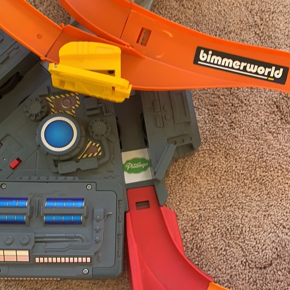 Hot Wheels Spin Storm Trackset - Picture 3 of 16